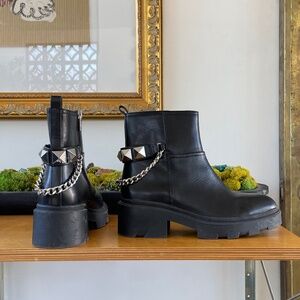 Marc Fisher Black Leather Waty Lug Sole Chain Stud Ankle Boots 7.5